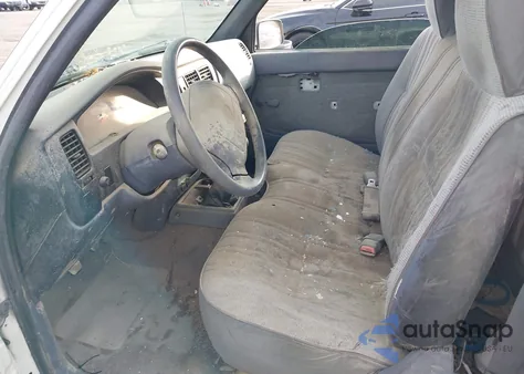 1998 Toyota Tacoma z USA, uszkodzony, nr VIN 4TANL42N8WZ041828